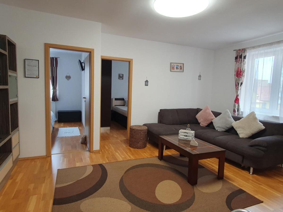 Smiley Apartment Sibiu Luaran gambar